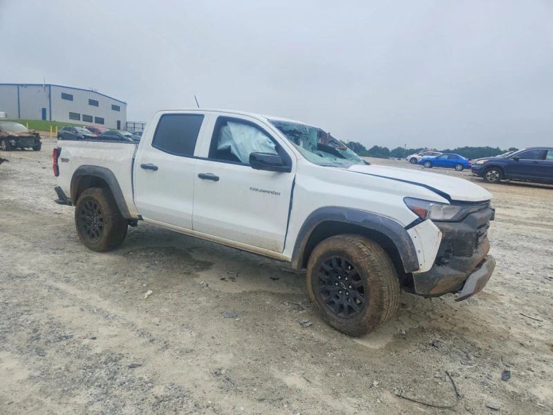2026 Chevrolet Colorado Crew Cab - photo 2