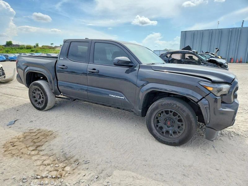 2025 Toyota Tacoma Double Cab - photo 2