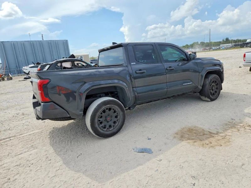 2025 Toyota Tacoma Double Cab - photo 3