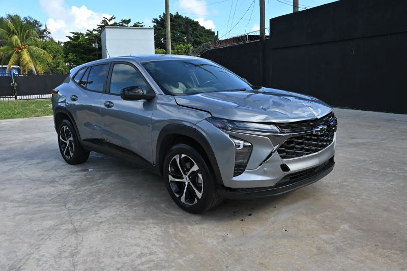 2025 Chevrolet Trax - photo 2