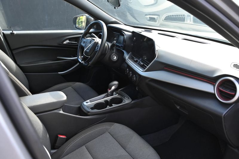 2025 Chevrolet Trax - photo 12