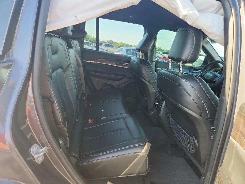 2025 Jeep Grand Cherokee - photo 11