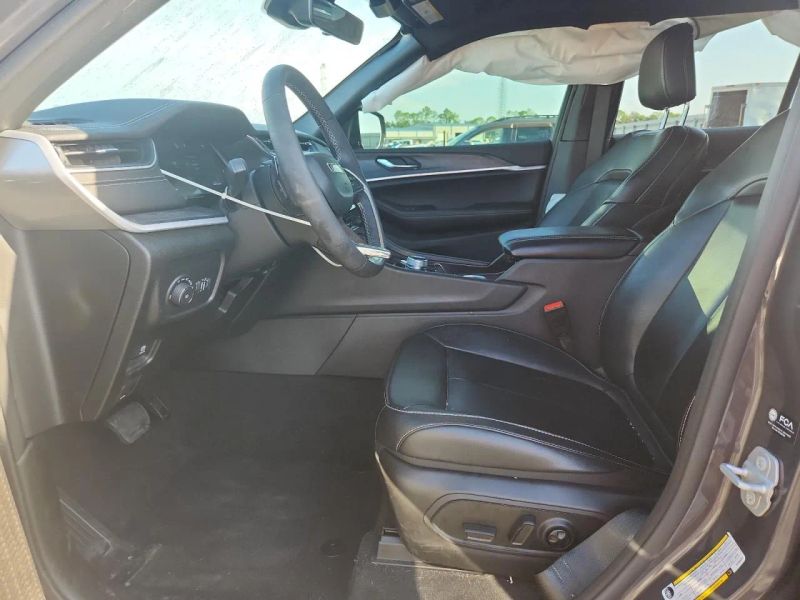 2025 Jeep Grand Cherokee - photo 7