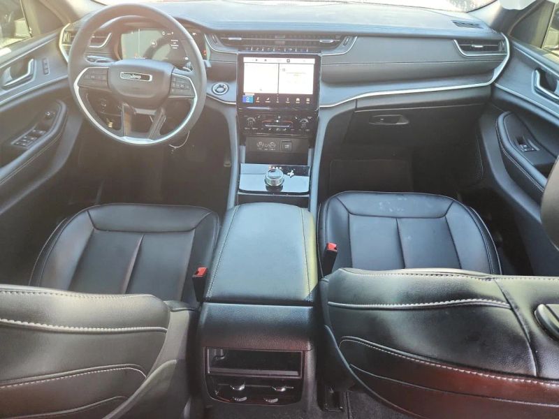 2025 Jeep Grand Cherokee - photo 8