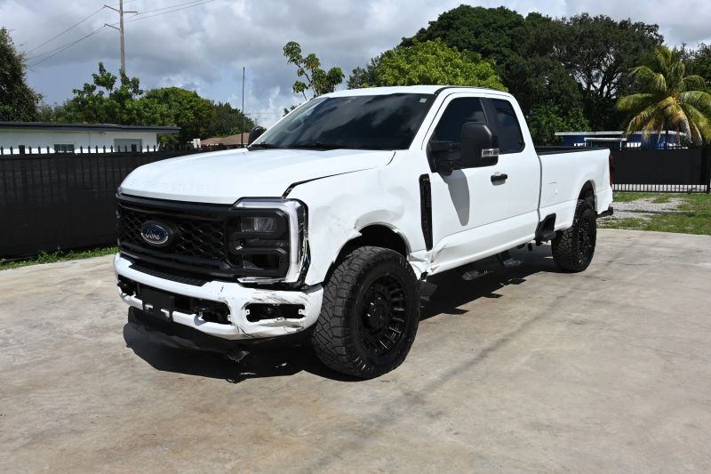 2025 Ford F350 Super Duty Super Cab - photo 2