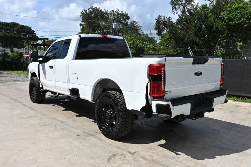 2025 Ford F350 Super Duty Super Cab - photo 3