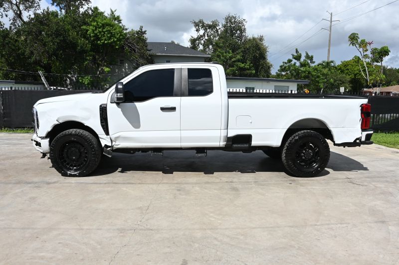 2025 Ford F350 Super Duty Super Cab - photo 7
