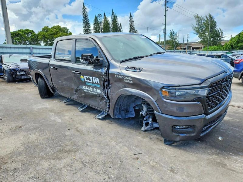 2025 Ram 1500 Crew Cab - photo 2