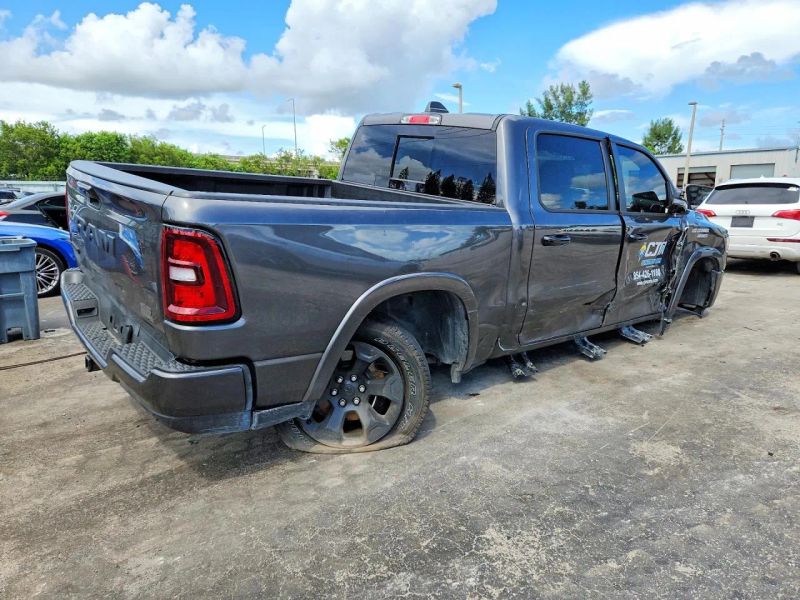 2025 Ram 1500 Crew Cab - photo 3
