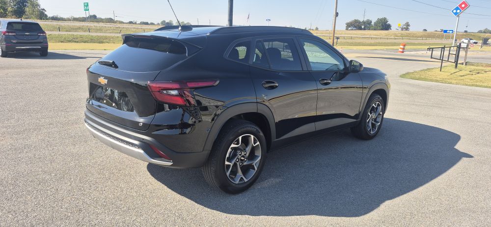 2026 Chevrolet TRAX LT - photo 3