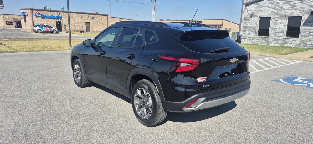 2026 Chevrolet TRAX LT - photo 4