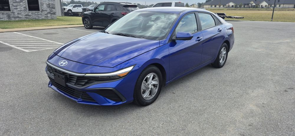 2024 Hyundai Elantra - photo 1