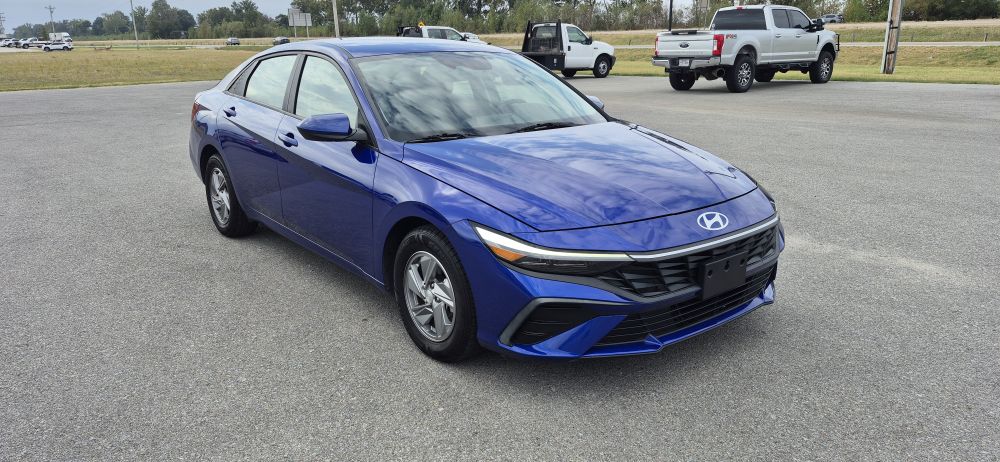 2024 Hyundai Elantra - photo 2