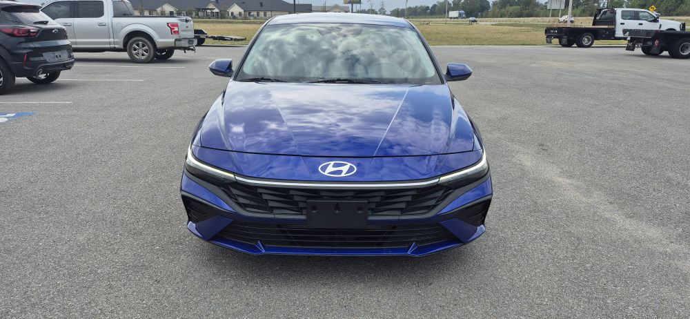 2024 Hyundai Elantra - photo 3