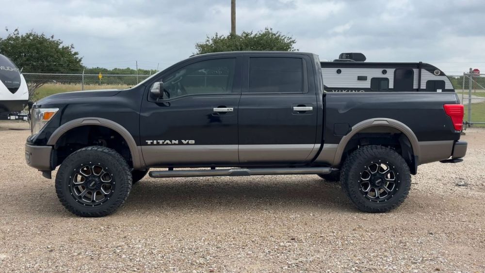 2019 Nissan TITAN PLATINUM RESERVE - photo 2