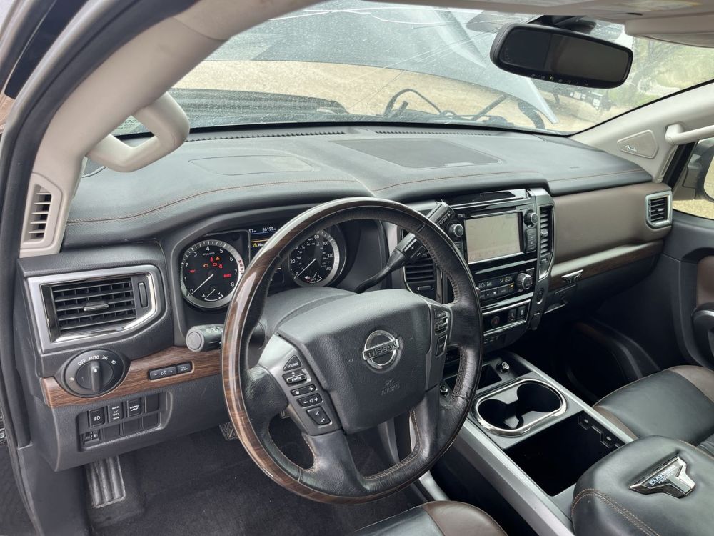 2019 Nissan TITAN PLATINUM RESERVE - photo 17