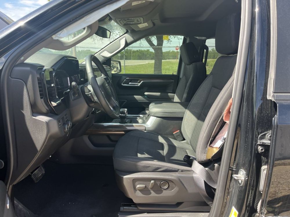 2024 Chevrolet Silverado - photo 18