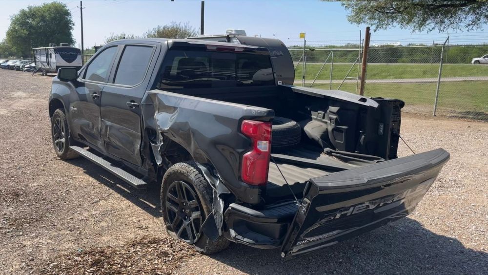 2024 Chevrolet Silverado - photo 3