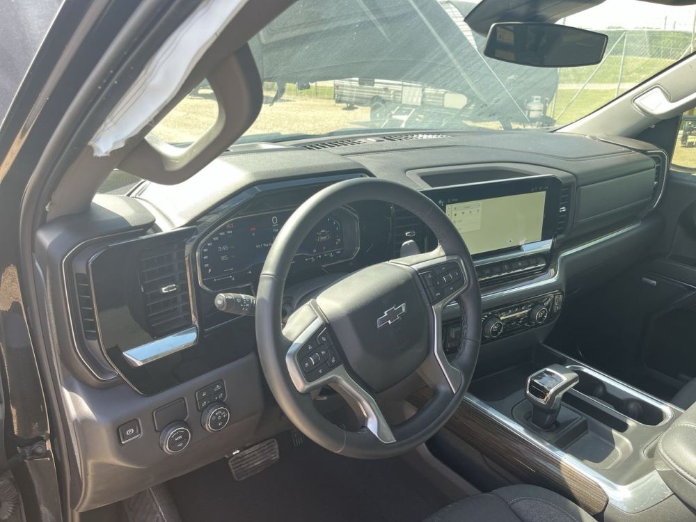 2024 Chevrolet Silverado - photo 22