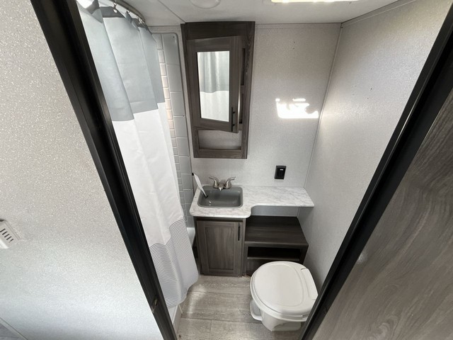 2021 SHASTA TRAVEL TRL 21CK - photo 20