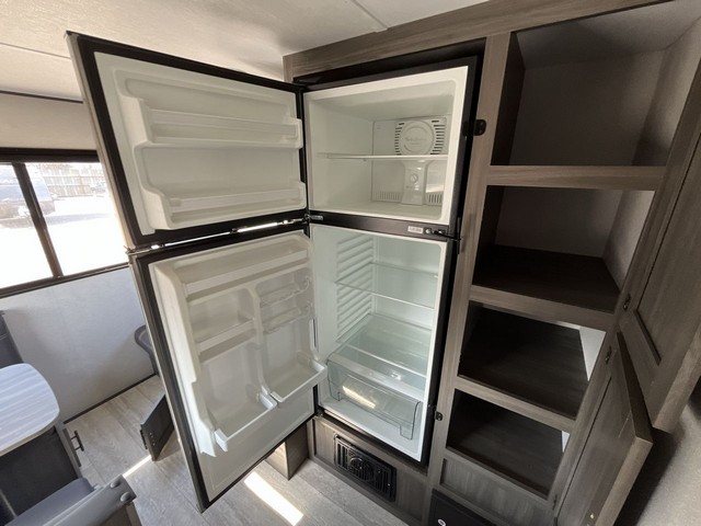 2021 SHASTA TRAVEL TRL 21CK - photo 23