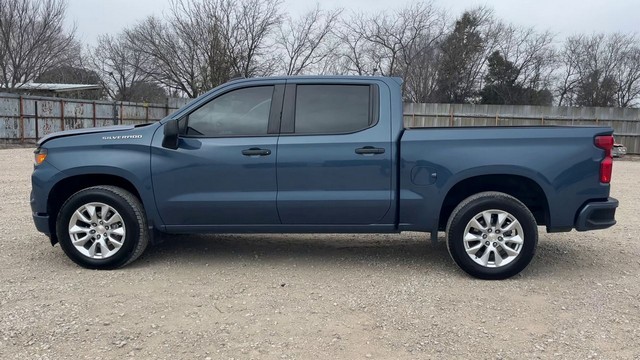 2024 Chevrolet Silverado - photo 2
