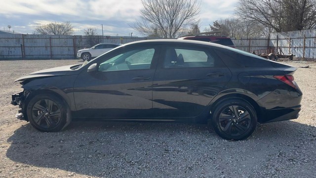 2023 Hyundai Elantra - photo 2