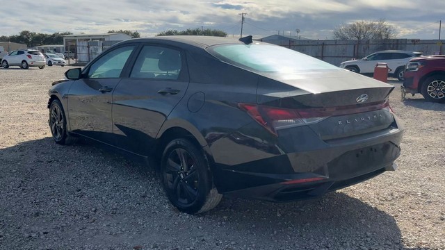 2023 Hyundai Elantra - photo 3