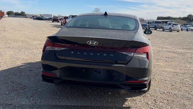 2023 Hyundai Elantra - photo 4