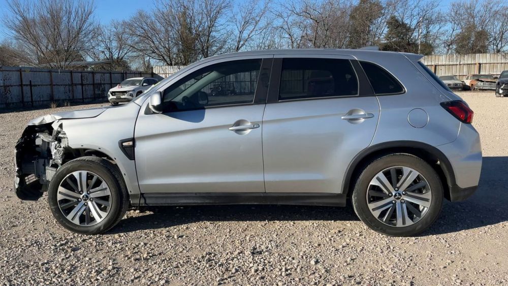 2024 Mitsubishi Outlander - photo 2