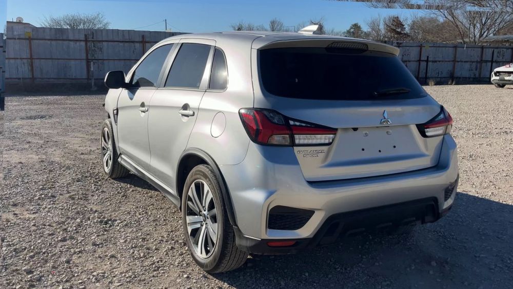 2024 Mitsubishi Outlander - photo 3