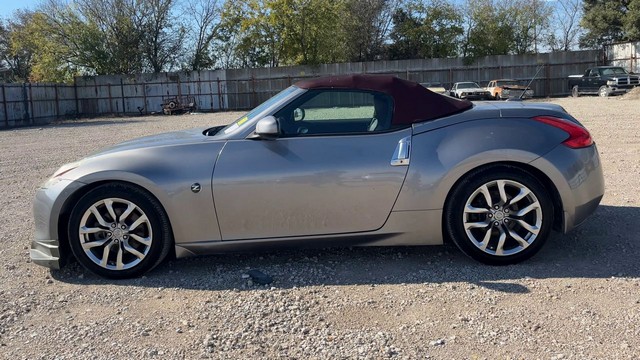 2010 Nissan 370Z - photo 2
