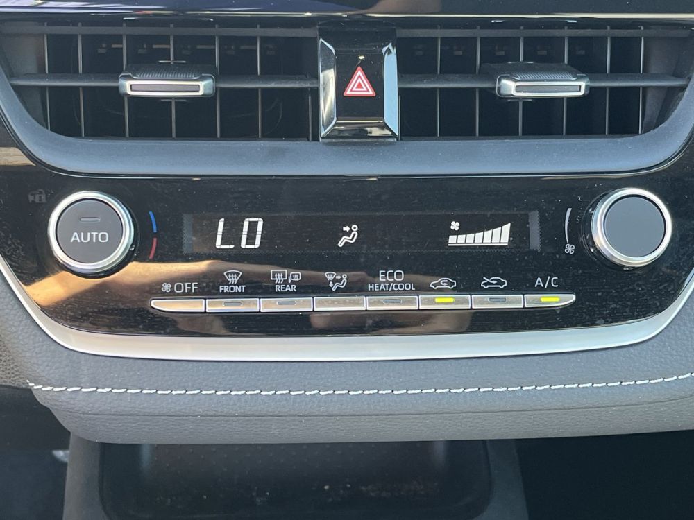 2025 Toyota Corolla - photo 12