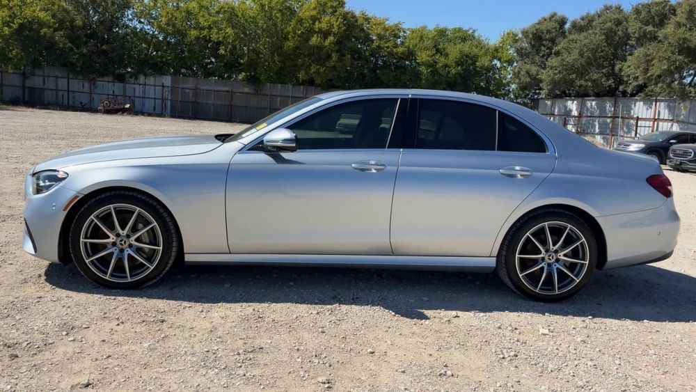 2022 Mercedes-Benz E350 - photo 2