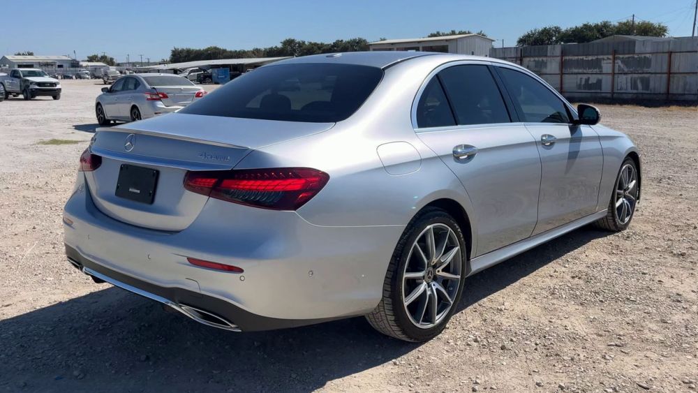 2022 Mercedes-Benz E350 - photo 5