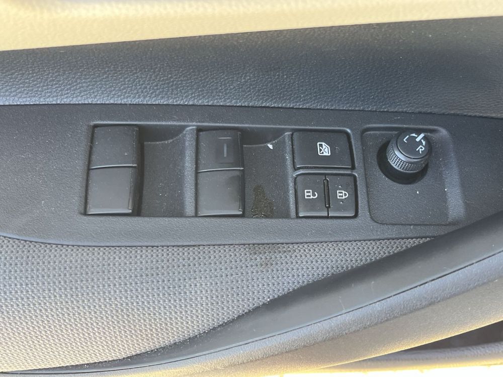 2025 Toyota Corolla - photo 19