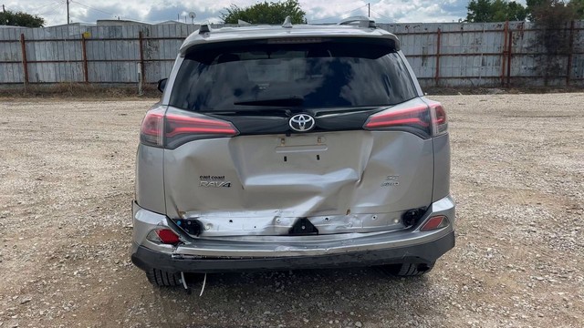2016 Toyota RAV4 - photo 4