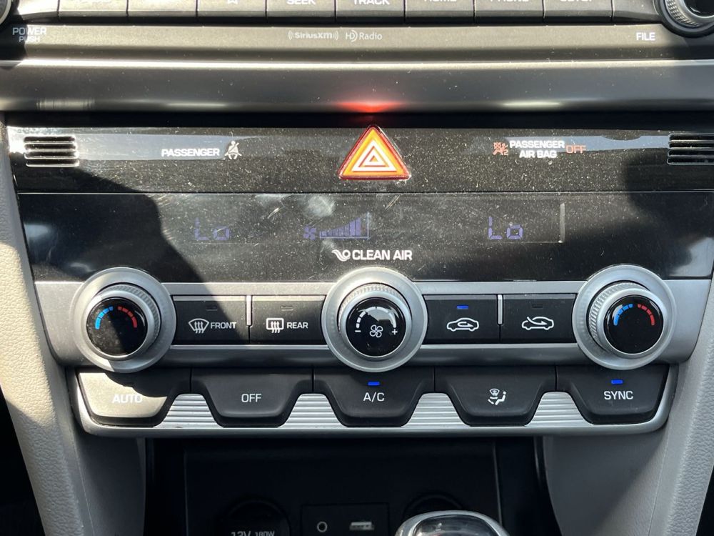 2020 Hyundai ELANTRA SEL - photo 16