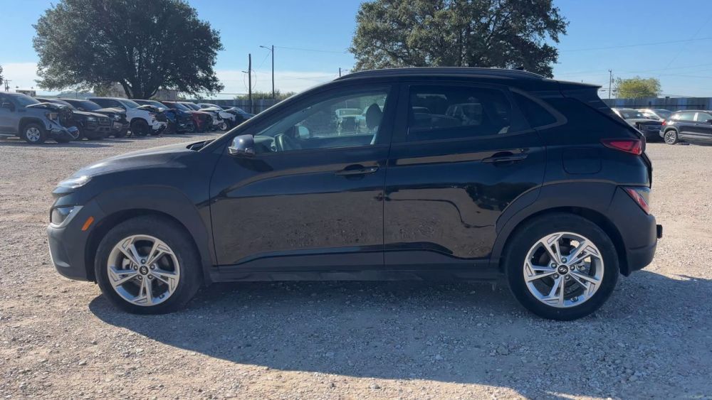 2022 Hyundai KONA SEL - photo 2