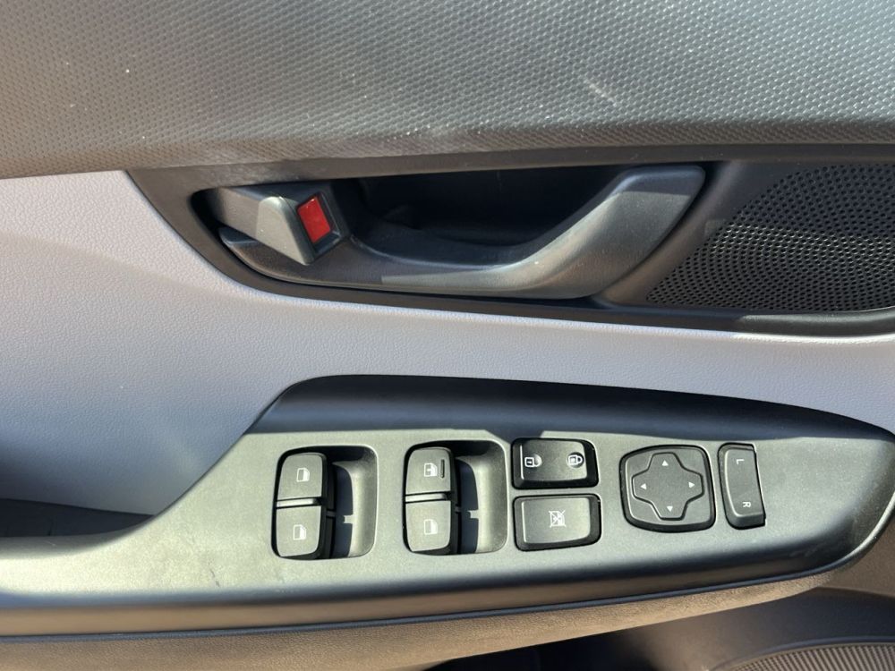 2022 Hyundai KONA SEL - photo 16