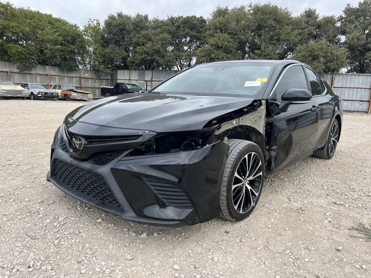 2018 Toyota Camry - photo 1