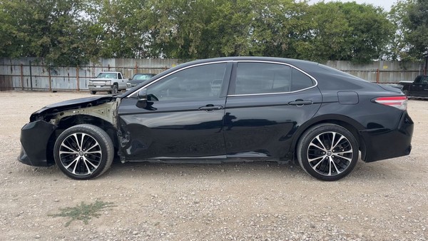 2018 Toyota Camry - photo 2
