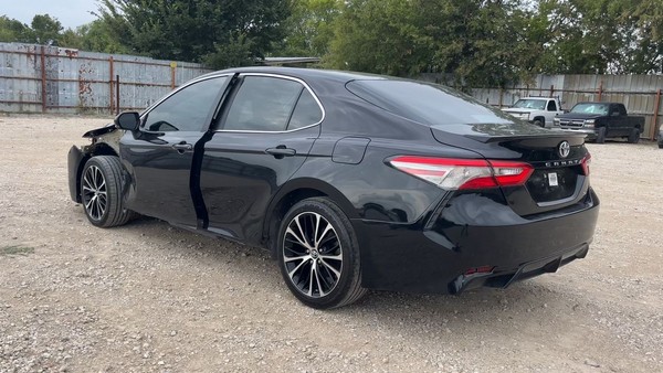 2018 Toyota Camry - photo 3