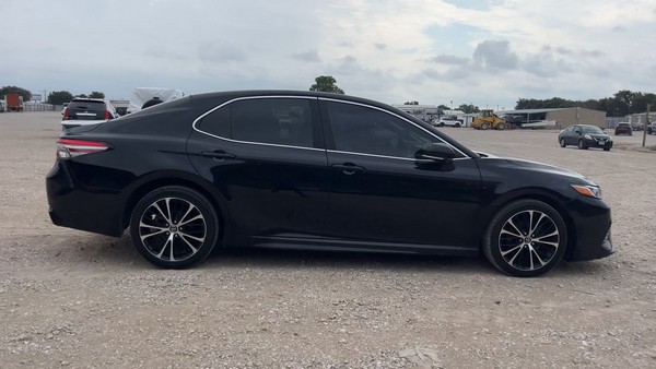 2018 Toyota Camry - photo 6