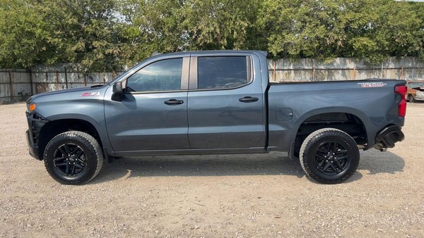 2021 Chevrolet Silverado - photo 2