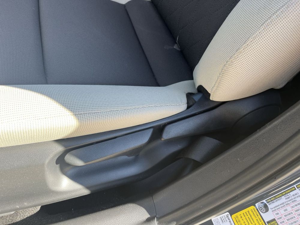 2025 Toyota COROLLA LE - photo 20