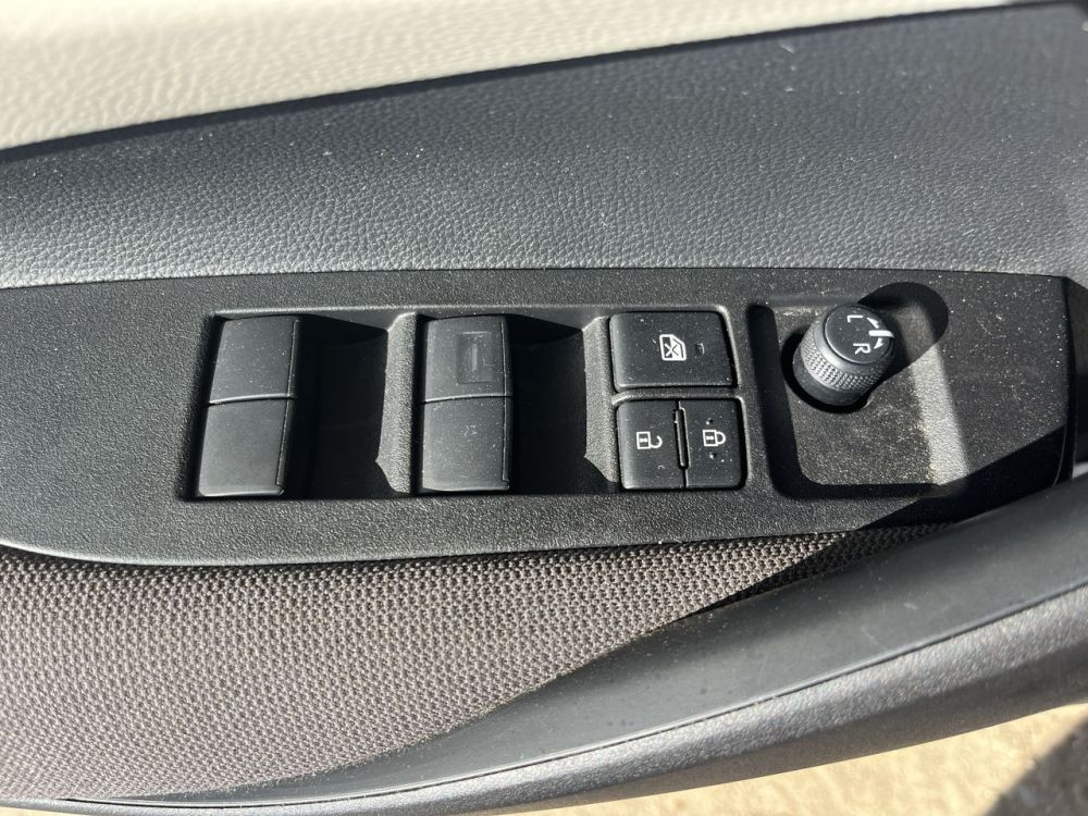 2025 Toyota COROLLA LE - photo 23