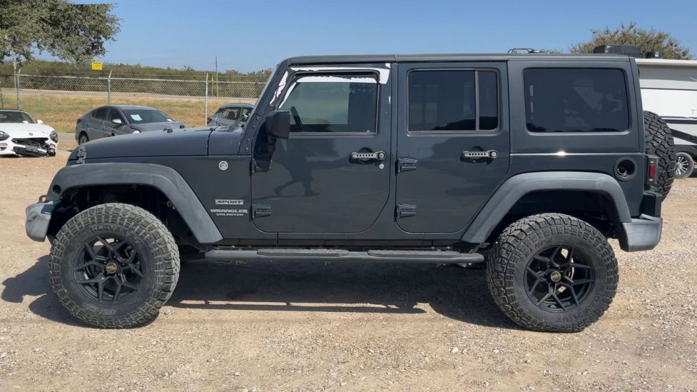 2017 Jeep WRANGLER - photo 2