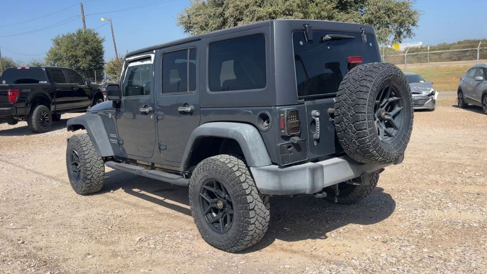 2017 Jeep WRANGLER - photo 3
