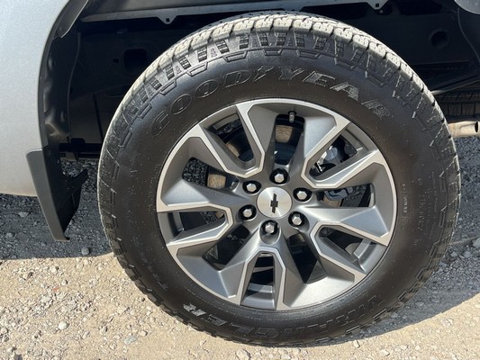 2025 Chevrolet Silverado - photo 15